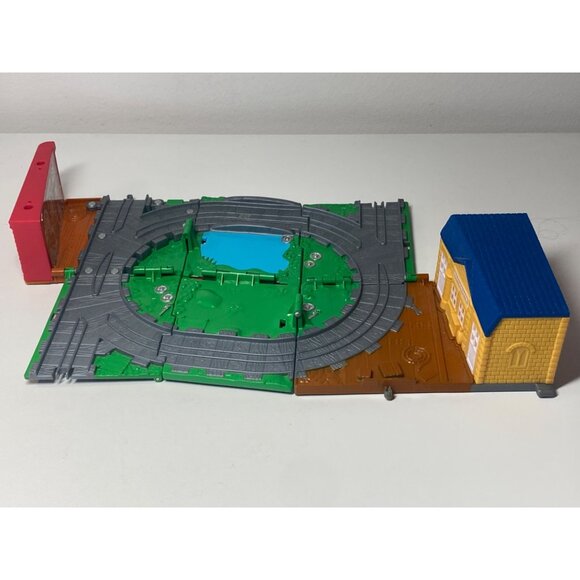 Fisher Price THOMAS TRAIN TAKE N PLAY MAITHWAITE FOLDING PLAYSET 2009 - Picture 10 of 16